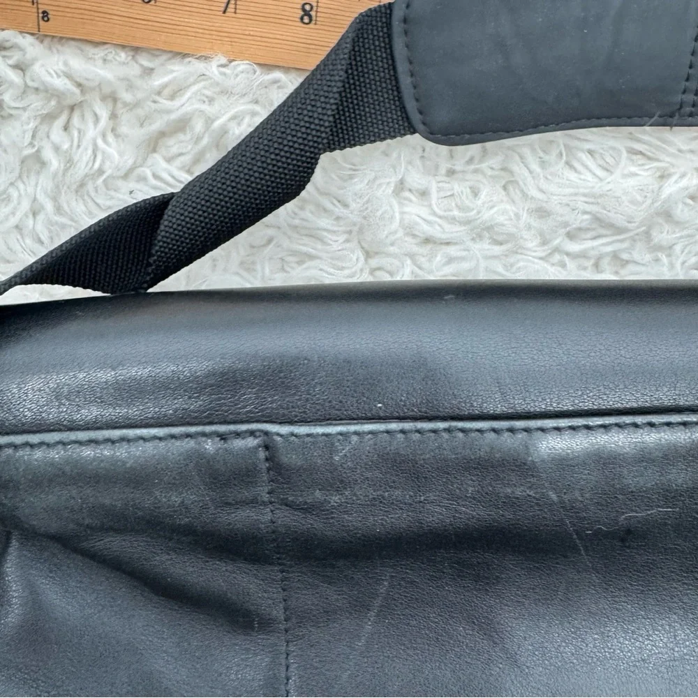 Tumi Black Leather Briefcase with Expandable Pouches Compartments